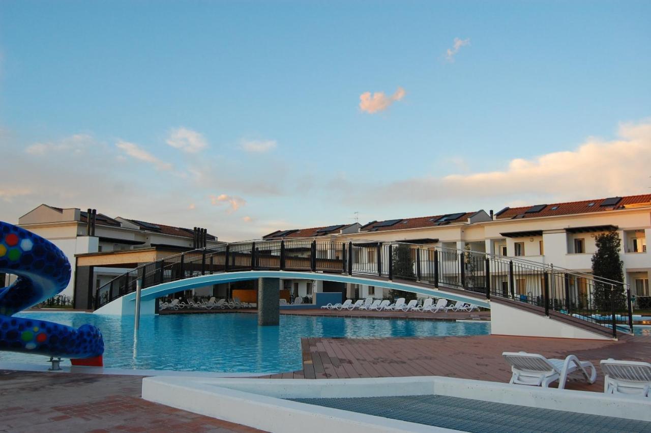 Nice Apartment With Huge Swimming Pool And Solarium Bibione Extérieur photo