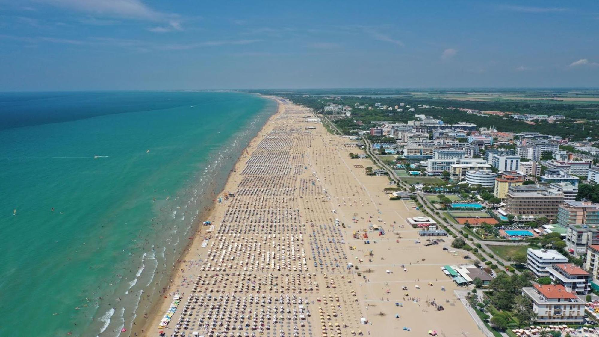 Nice Apartment With Huge Swimming Pool And Solarium Bibione Extérieur photo